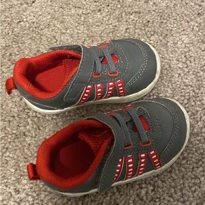 Size 4 toddler shoes
